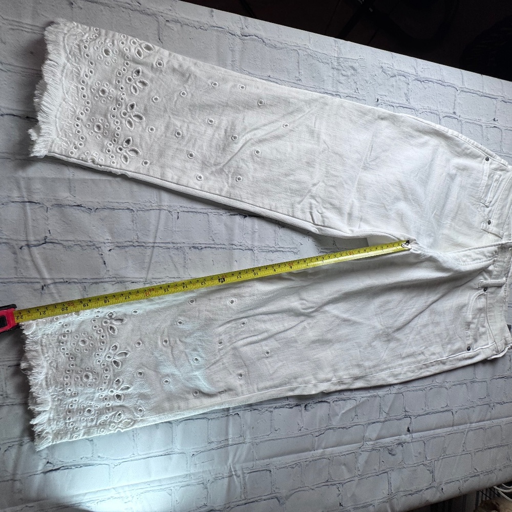 Chicos white capri size 1